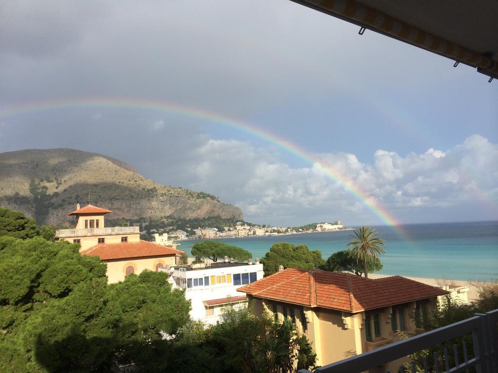 Mondello Luxury Apartment On The Beach ภายนอก รูปภาพ