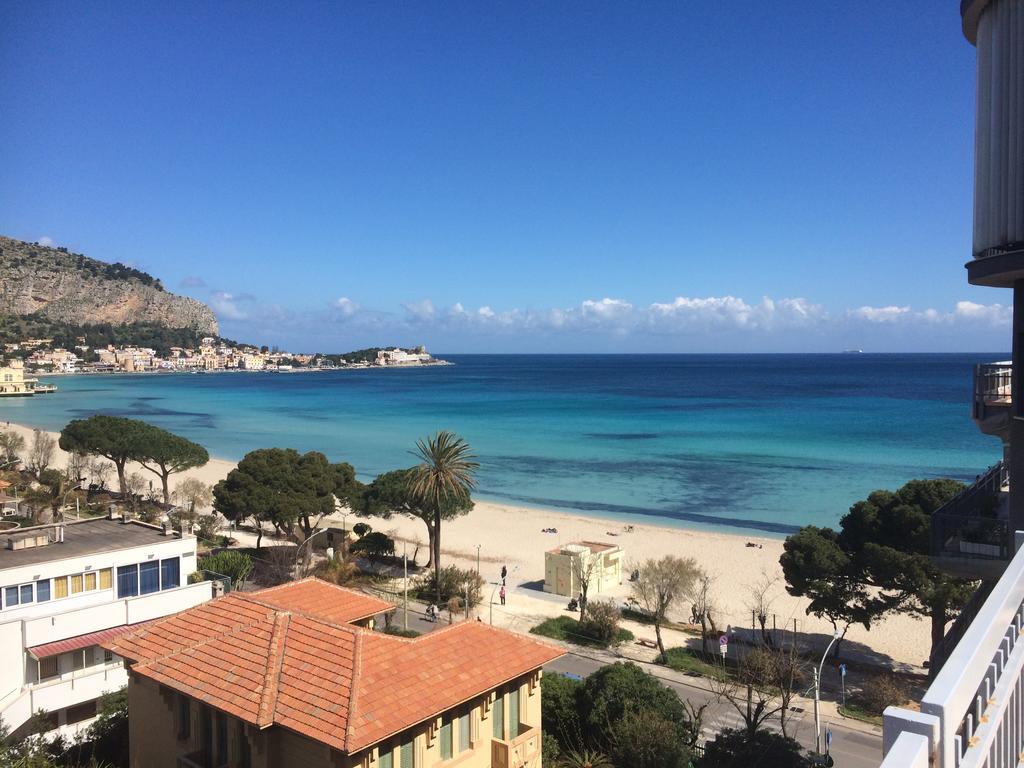 Mondello Luxury Apartment On The Beach ภายนอก รูปภาพ
