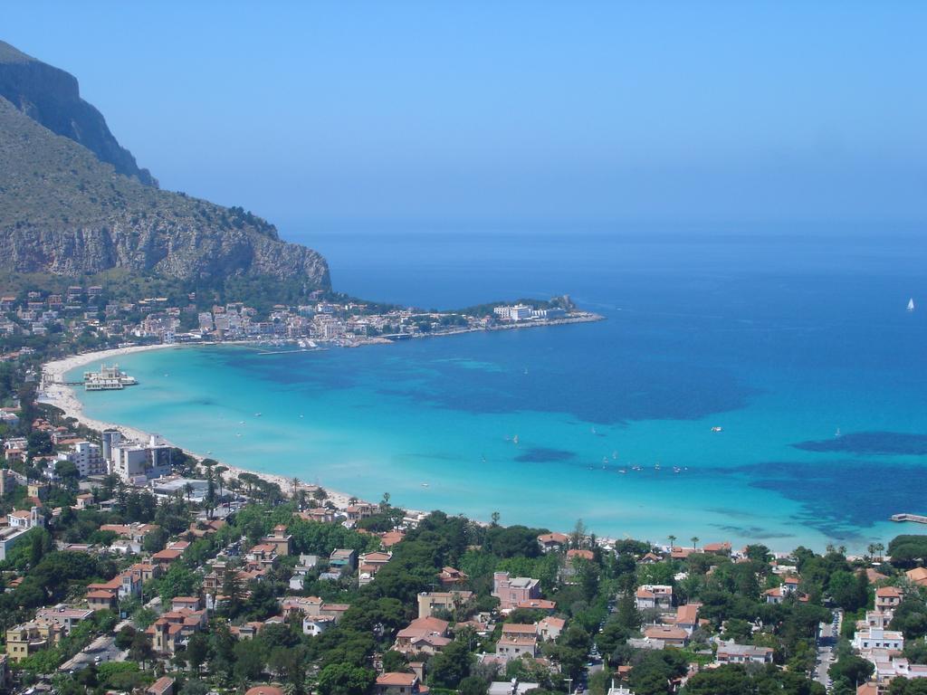 Mondello Luxury Apartment On The Beach ภายนอก รูปภาพ