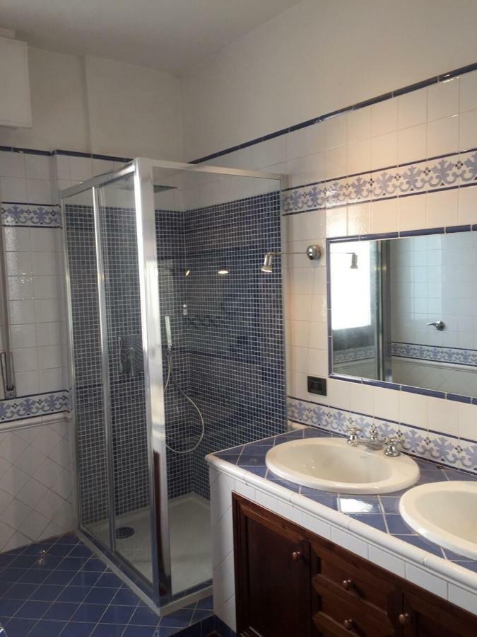 Mondello Luxury Apartment On The Beach ภายนอก รูปภาพ