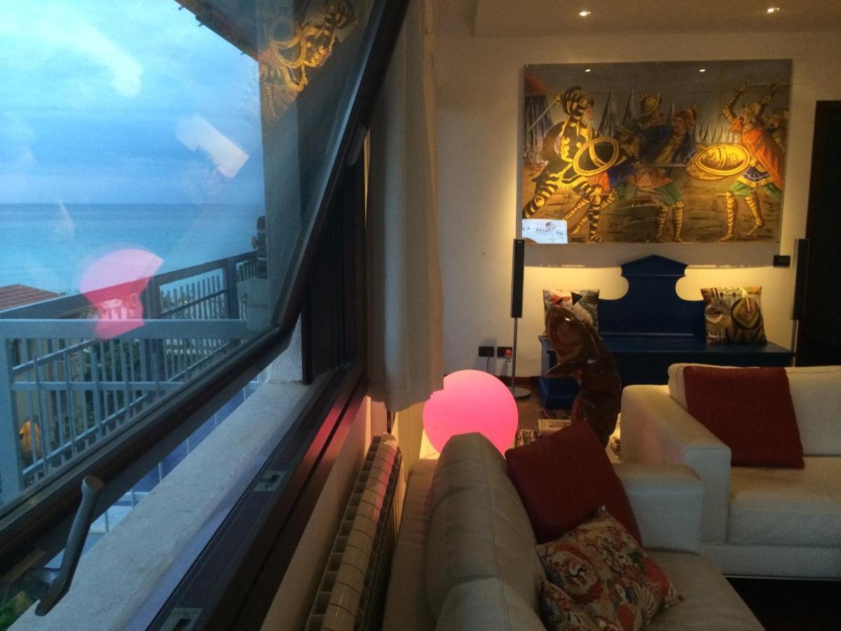 Mondello Luxury Apartment On The Beach ภายนอก รูปภาพ